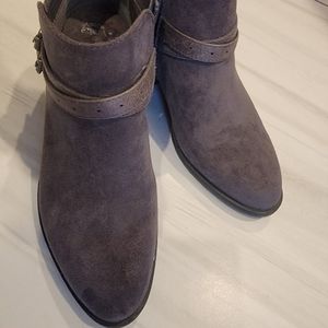 Sonoma grey wolfhound suede boots sz 7 - like new